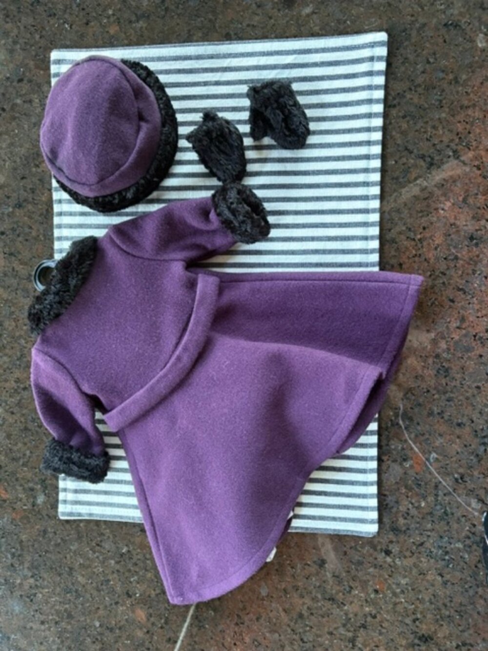 Pleasant Company - 3 Outfits - 18" Samantha Doll - Picture 8 of 9